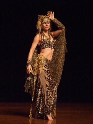Melina in Gypsy splendor at Belly Dance Magic 2007 210R