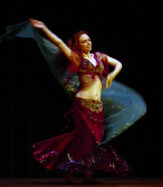 Piper's lyrical and dynamic veil dancing at Belly Dance Magic 2007 3050D