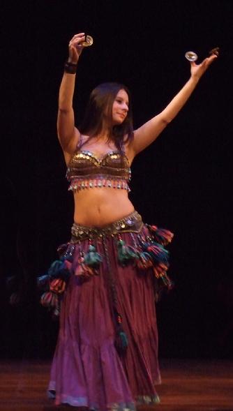 Stephanie dances with the Daughters of Rhea at Belly Dance Magic 2007