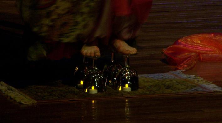 Deniz of Ohio entrances the audience with her goblet dancing at Belly Dance Magic 2007 234